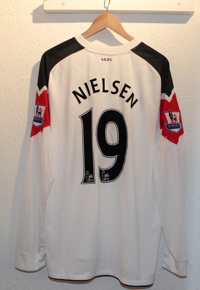 Manchester United Away Jersey     2010 11 Nielsen 19-